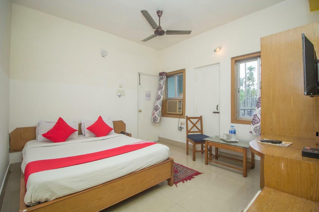 Hotel Nandanik Palace Falakata Exterior photo
